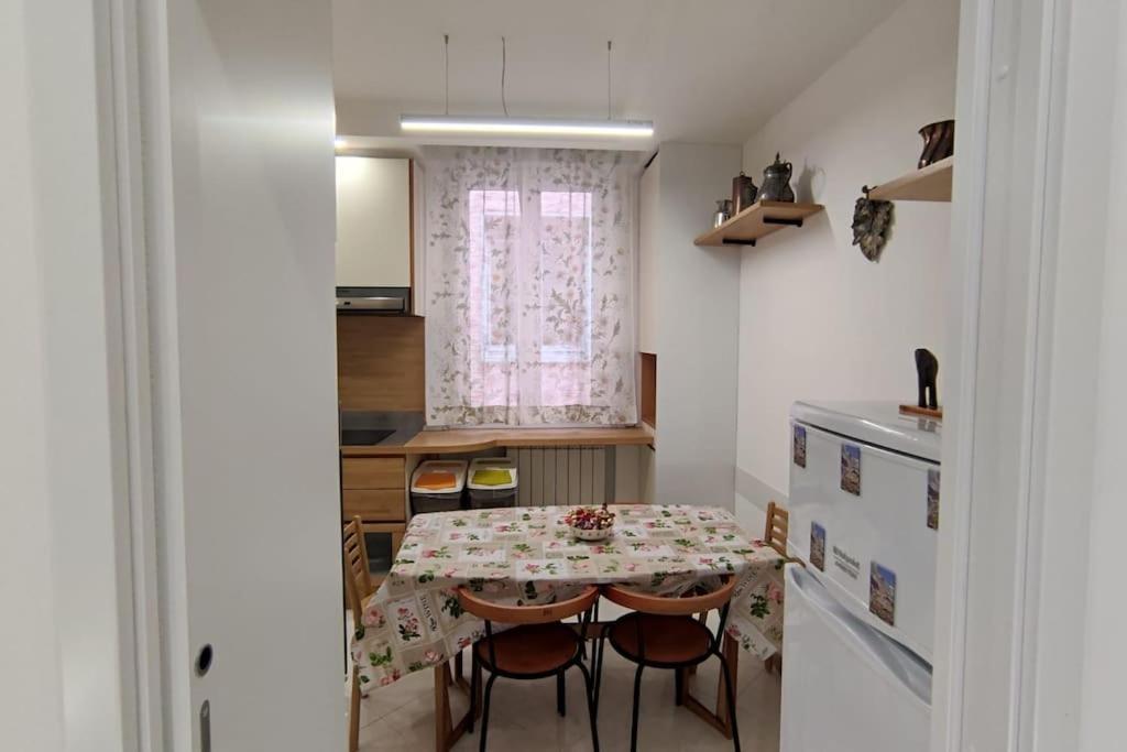 Elegante Alloggio Zona Storica Лекко Экстерьер фото